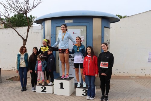 podium femeni.jpg